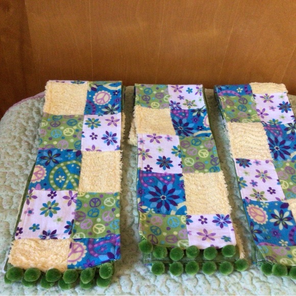 Set of 3 children’s scarves - Picture 3 of 6